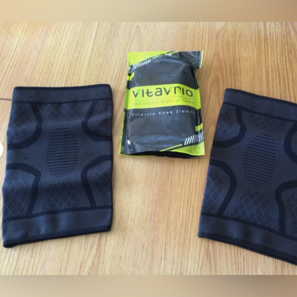 COPY - Vitavrio Fitness Compression Knee Sleeve